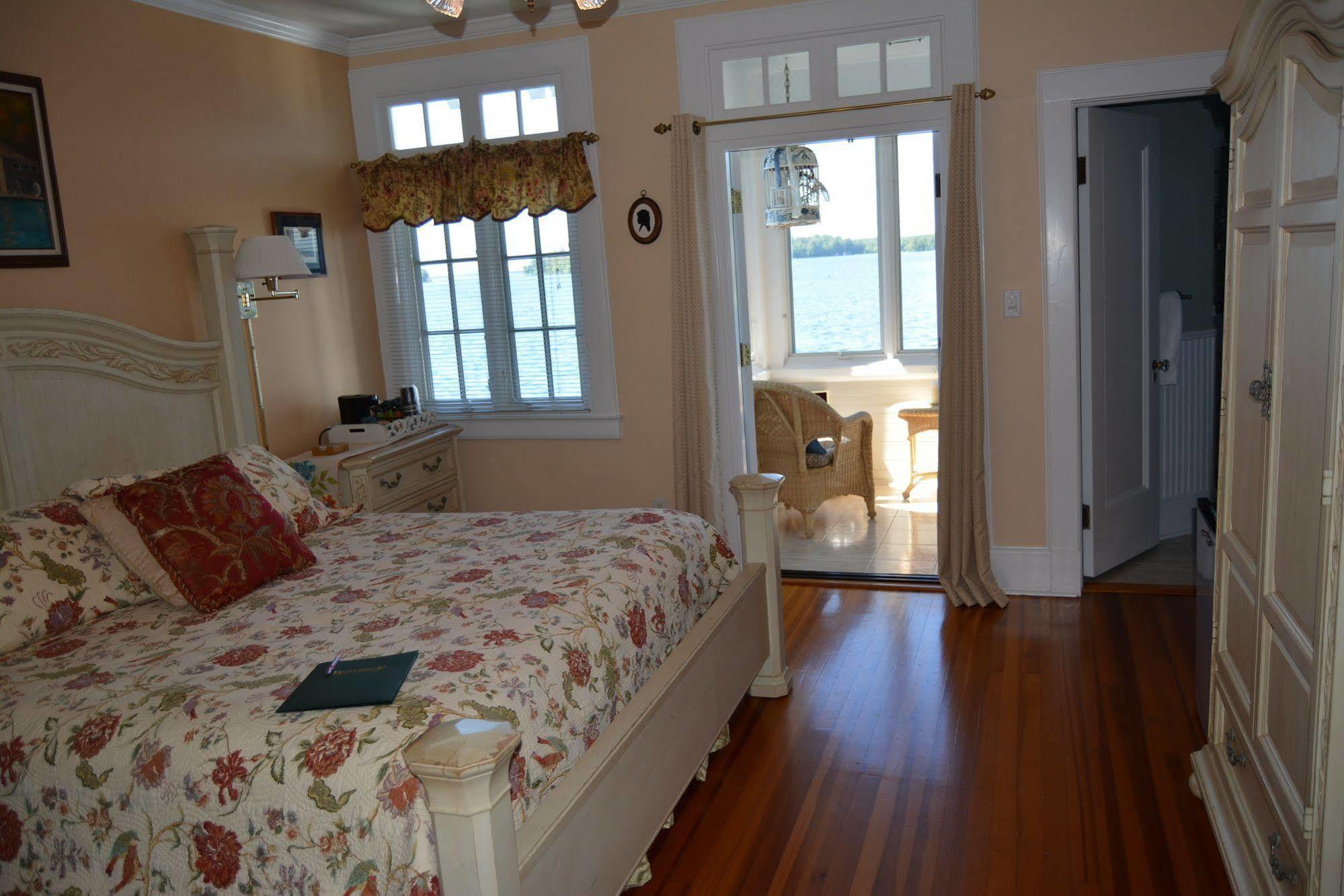 Lake George Boathouse Waterfront Lodging Bolton Landing Exterior foto